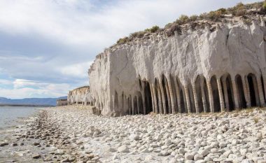 Zbulohet misteri i shtyllave të liqenit Crowley