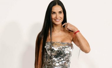 Demi Moore shkëlqeu me fustan të ngushtë, ajo duket më mirë se 10 vjet më parë