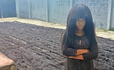 Paruka e saj është 350 metra e gjatë: Nigeriania theu rekordin botëror, shikoni skenën joreale