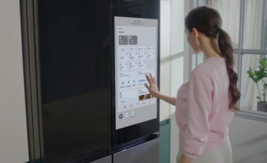 Frigoriferi i ri që punon me inteligjencë artificiale: Sugjeron receta të bazuara në ushqim, luan YouTube dhe TikTok