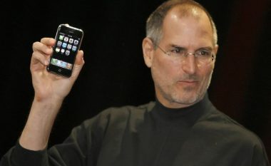 Çeku i Jobs-it që kishte vlerë vetëm 4 dollarë, shitet për një shumë të madhe