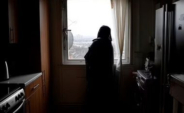 Një grua bleu një apartament në Londër, pas së cilës është njoftuar se do të prishej i gjithë blloku