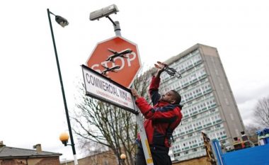 Banksy prezenton veprën e re kundër luftës, por ajo vidhet nga hajdutët