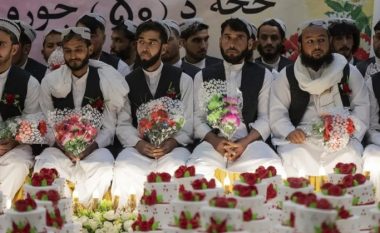 Dasmë masive në Afganistan, 50 çifte kurorëzojnë martesën në të njëjtën ditë për shkak të kostove të larta