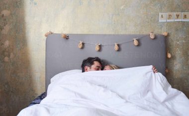 Engjëlli i borës për orgazmat shpërthyese: Pozicion i ri seksi që çon në një shpërthim epshi