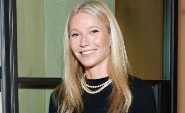 Gwyneth Paltrow tregoi muskujt e formësuar në pozat me bikini