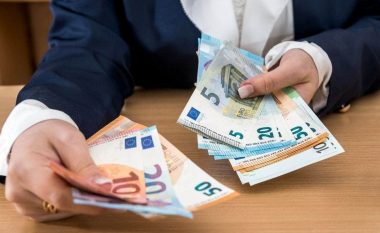 Kosovarët me borxhe deri në ‘fyt’, rreth 5 miliardë euro kredi