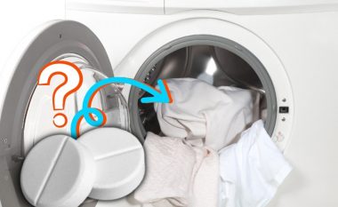 Përdorni aspirinën për t’i zbardhur rrobat dhe për t’i larguar njollat e djersës