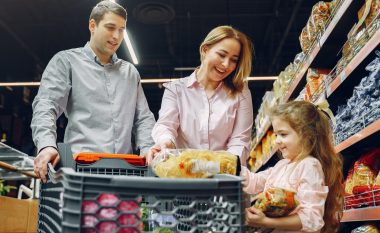 Ushqimet që nuk preferohet t’i blini kur janë pranë skadimit