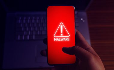 Telefoni juaj po përgjohet nëse po ndodhin këto 5 gjëra të çuditshme