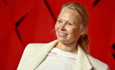 Pamela Anderson më në fund zbuloi se çfarë vendos në fytyrë!