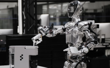 BMW hyn në garë me Tesla, përgatit robotë humanoid