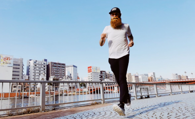 Një burrë nga Toronto e Kanadasë thyen rekordin Guiness duke vrapuar 242 maratona në një vit