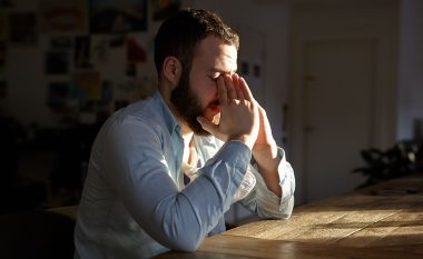 Tri shenja në lëkurë që mund të tregojnë sëmundje të zemrës: Kontrolloni nëse jeni në rrezik!