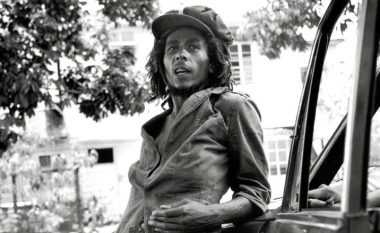 Si duhet ta dashuroni bashkëshorten tuaj? Bob Marley e ka thënë në mënyrë gjeniale!