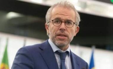 Eurodeputeti holandez: Kosova të mos bie në provokimet e Serbisë