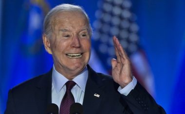 Biden ngatërron gjatë fjalimit Angela Merkelin me Helmut Kohl-in, i cili vdiq në 2017