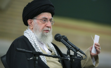Facebook dhe Instagram fshijnë llogaritë e liderit suprem iranian