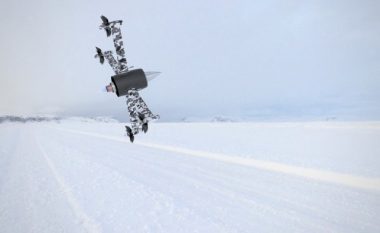 Dron me jet-motor: Fluturon me shpejtësi 490 km/h, mund të operojë në -34 gradë Celsius