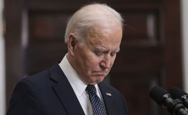 Biden kujton gjatë një fjalimi se ishte takuar ‘së fundmi’ me ish presidentin francez që ka vdekur në vitin 1996