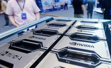 Nvidia tani vlen më shumë se Alphabet, një ditë pasi ia kaloi Amazon