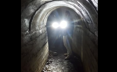 Çifti anglez gjen një kalim të fshehtë nëntokësor në oborrin e tyre