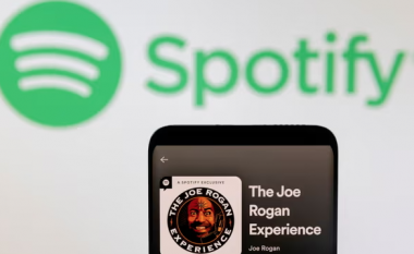 Spotify nënshkruan marrëveshje milionëshe me komedianin Joe Rogan