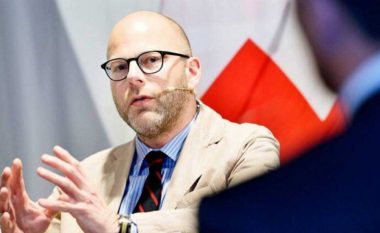 Vogel: Për sa kohë BE-ja dhe SHBA-ja e ‘ledhatojnë Vuçiqin’, Kosova do të jetë në rrezik
