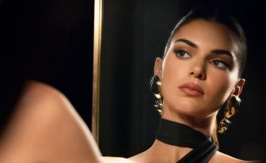 Kendall Jenner i zbukuron vetë qerpikët: Në videon e re ajo tregon rutinën e saj dhe ky produkt është kryesori