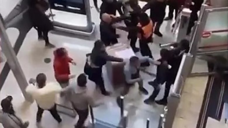 Mbështetësit e PKK-së kurde sulmojnë punonjësit e aeroportit në Paris – tentuan të parandalojnë ekstradimin e anëtarit të PKK-së në Turqi