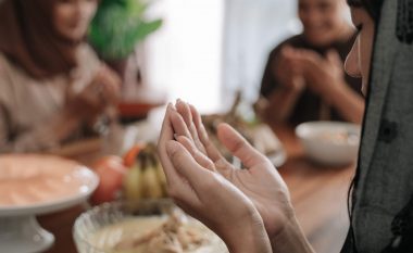 Agjërimi si ilaç për sëmundje të ndryshme: Çfarë të hani për iftar dhe çfarë për syfyr