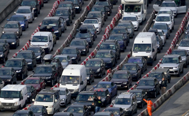 Paralajmërohen britanikët për trafik të ngarkuar ndërsa planifikohen 14 milionë udhëtime për Pashkë