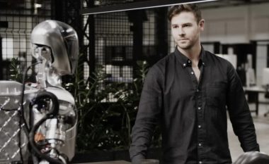 Roboti humanoid i impresionoi, por edhe i trembi të gjithë