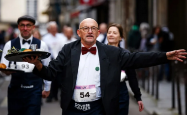 Parisi zhvillon garën e kamarierëve
