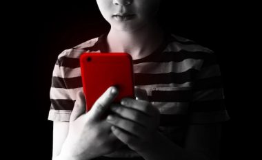 Telefonat e zgjuar e kanë helmuar trurin e fëmijëve tanë!