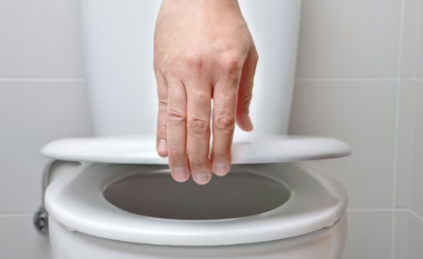 Produkti i juaj i përditshëm që e merrni kudo me vete mund të jetë më i ndotur se tualeti