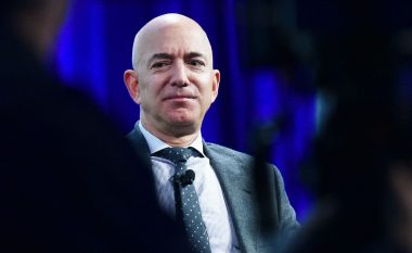 Jeff Bezos “rrëzon nga froni” Elon Musk për të rifituar titullin e njeriut më të pasur në botë