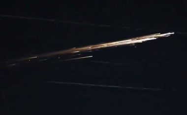 Objekte misterioze ndriçojnë qiellin mbi Kaliforni