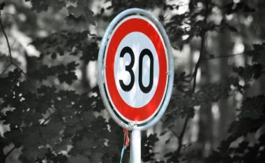 A funksionon kufiri i shpejtësisë prej 30 km/h?