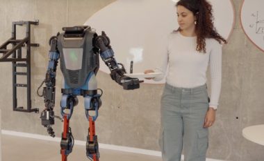 Një startup izraelit zbulon robotin humanoid për “detyra në shtëpi dhe në punë” – përfshirë ato larëse dhe pastrimi