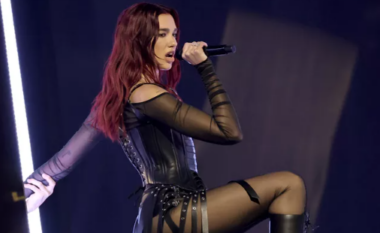 Përse Dua Lipa u detyrua të ndryshonte koreografinë për turneun e “Future Nostalgia”