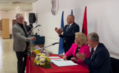 Shkurte Fejza nderohet me titullin “Qytetare Nderi” nga Komuna e Suharekës