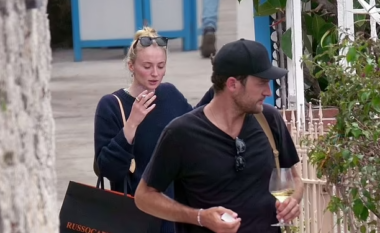 Sophie Turner nxjerr në pah unazën, ndërsa lë të kuptohet për fejesë me të dashurin Peregrine Pearson