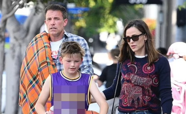 Ben Affleck ribashkohet me ish-bashkëshorten Jennifer Garner, për të mbështetur djalin e tyre në ndeshjen e basketbollit