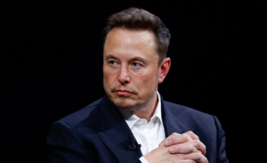 Musk thotë se aksionerët e Tesla-s po votojnë pro paketës 56 miliardë dollarëshe – a po zhvendoset kompania?