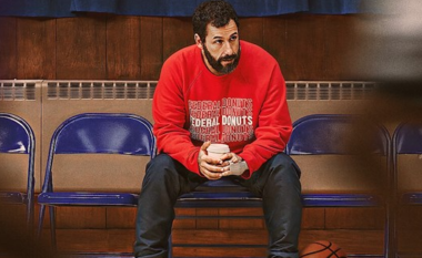Si u bë Adam Sandler ‘aktori më i paguar’ kur nuk ishte i pranishëm në filma e as në kinema vitin e kaluar?