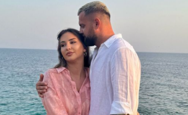Luiz Ejlli dhe Kiara Tito me pushime në jug, sjellin fotografi krah njëri-tjetrit