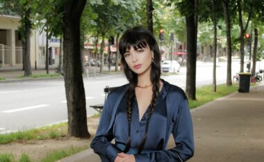 E gjithë vëmendja tek vajza e Monika Belluccit, shkëlqeu në paraqitjen e saj gjatë Javës së Modës në Paris