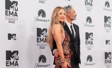 Rita Ora thotë se shumë nga shoqet e saj janë xheloze për burrin e saj, Taika Waititi
