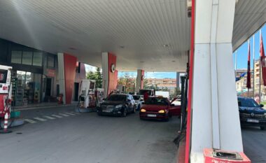 Bashkatdhetarët furnizohen me derivate në “Petrol Company”
